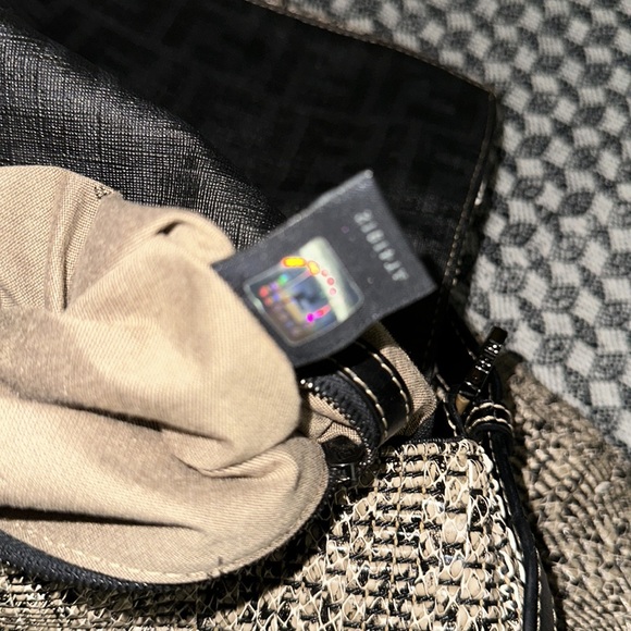 FENDI WOVEN MAMA FOREVER BAGUETTE - Picture 13 of 14